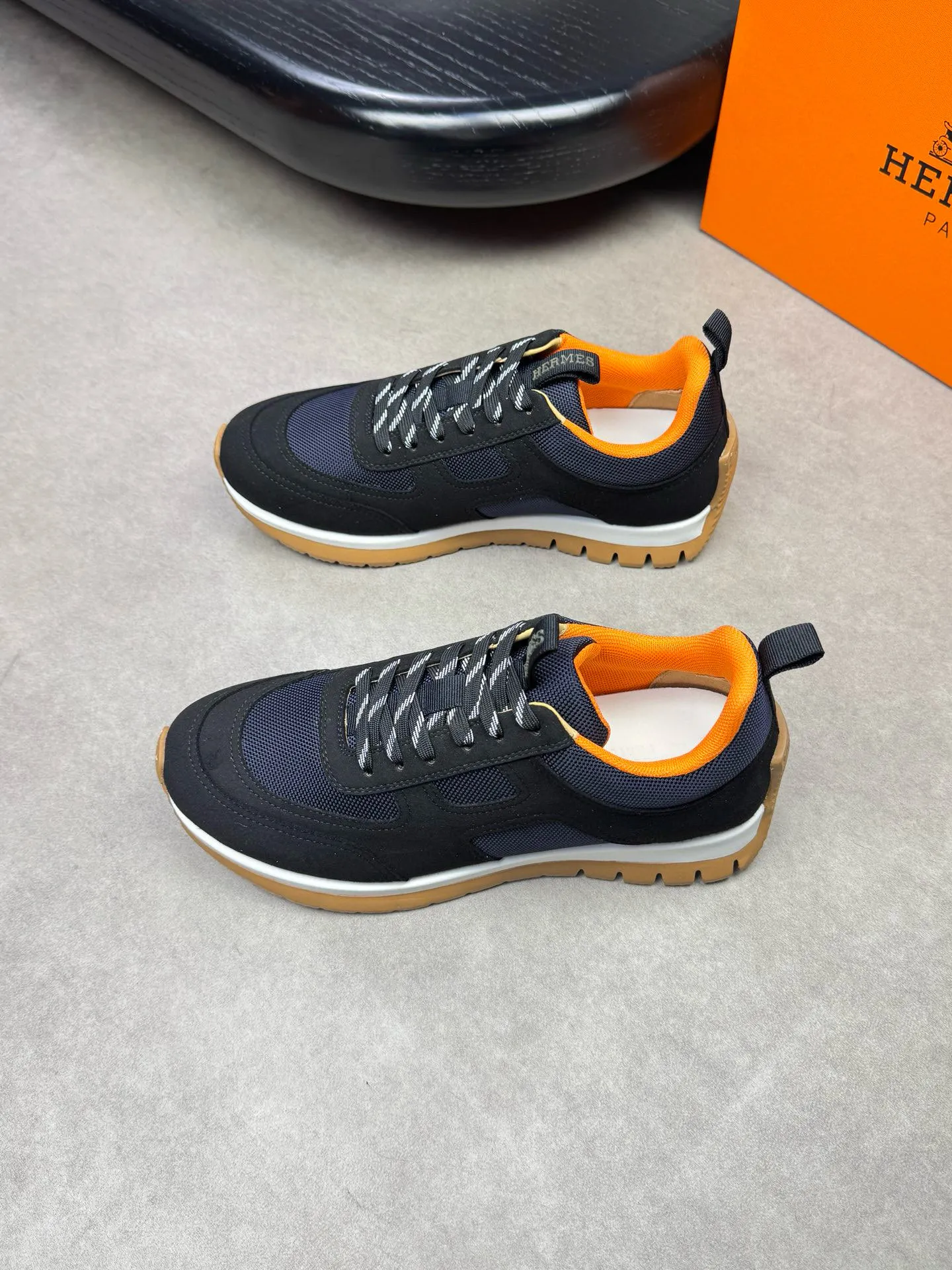 [HERMES] Hermès men's shoes 💰680💰 - high-end quality original items 🔍🔍🔍 casual sports shoes - upper: 🔝 suede environmentally friendly leather, brand high mercerized canvas body with forged ´H´ totem, tongue webbing injection molded brand logo - lining: brand canvas, foot pads; water-dyed cowhide -Outsole: ultra-light T men's shoes 💰U foam; two-color molded outsole -Ultra-high quality control, fine workmanship: highlighted (high-end, extravagance, grade) -Size: 39-44 (38, 45, can be customized)